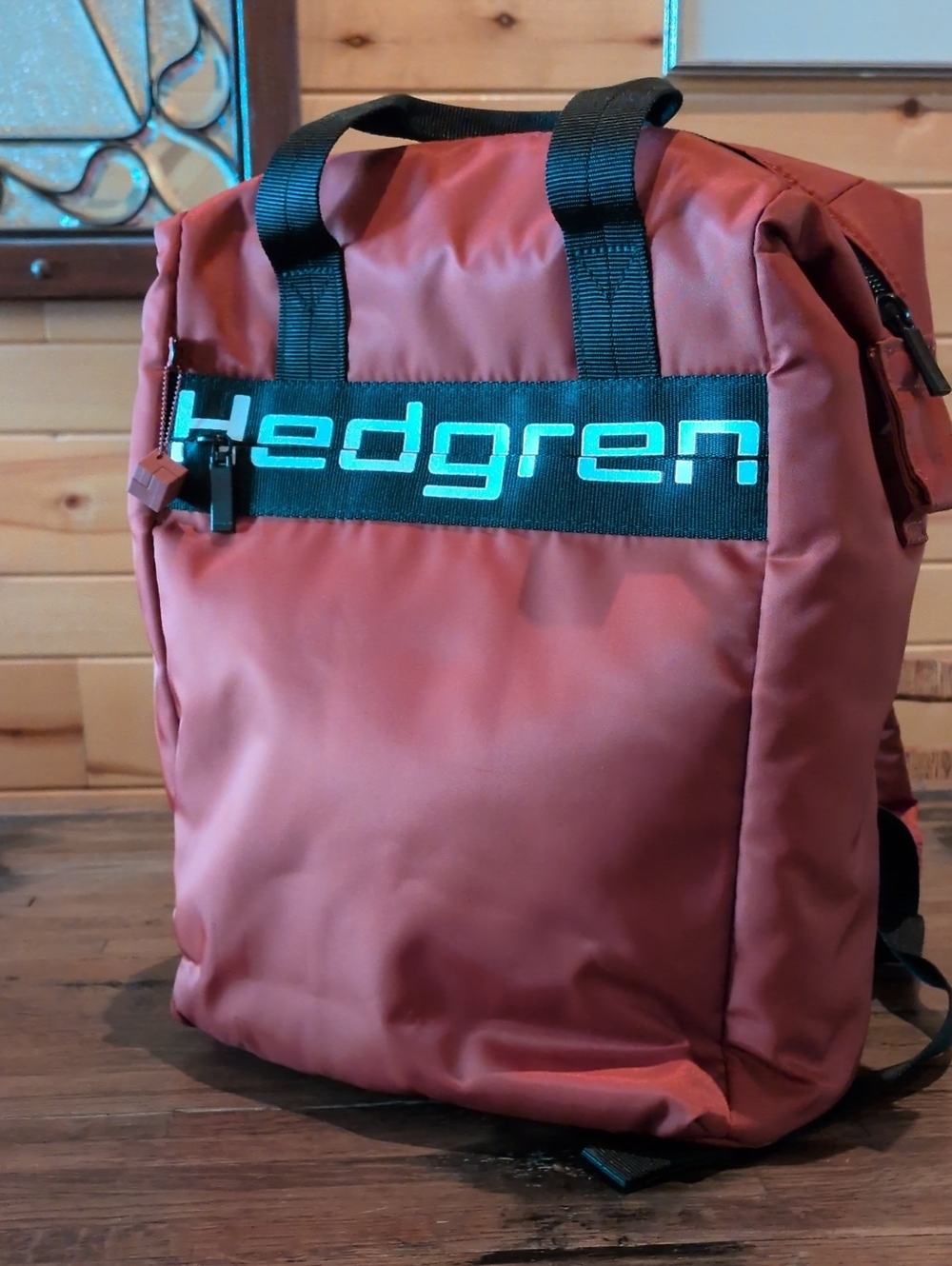Like New! Beautiful Hedgren Sustainably Made Nylon Tote / Backpack.